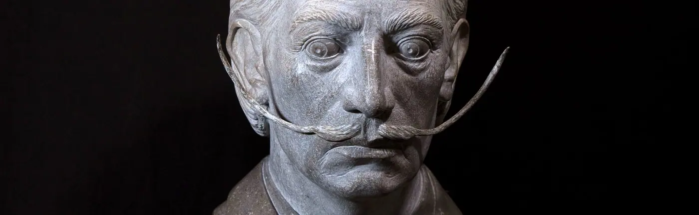 Detalles: Dalí, 42 años · 1946