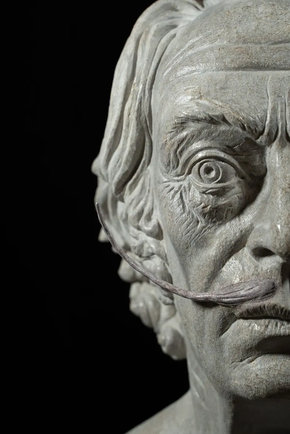 Detalles: Dalí, 72 años · 1976