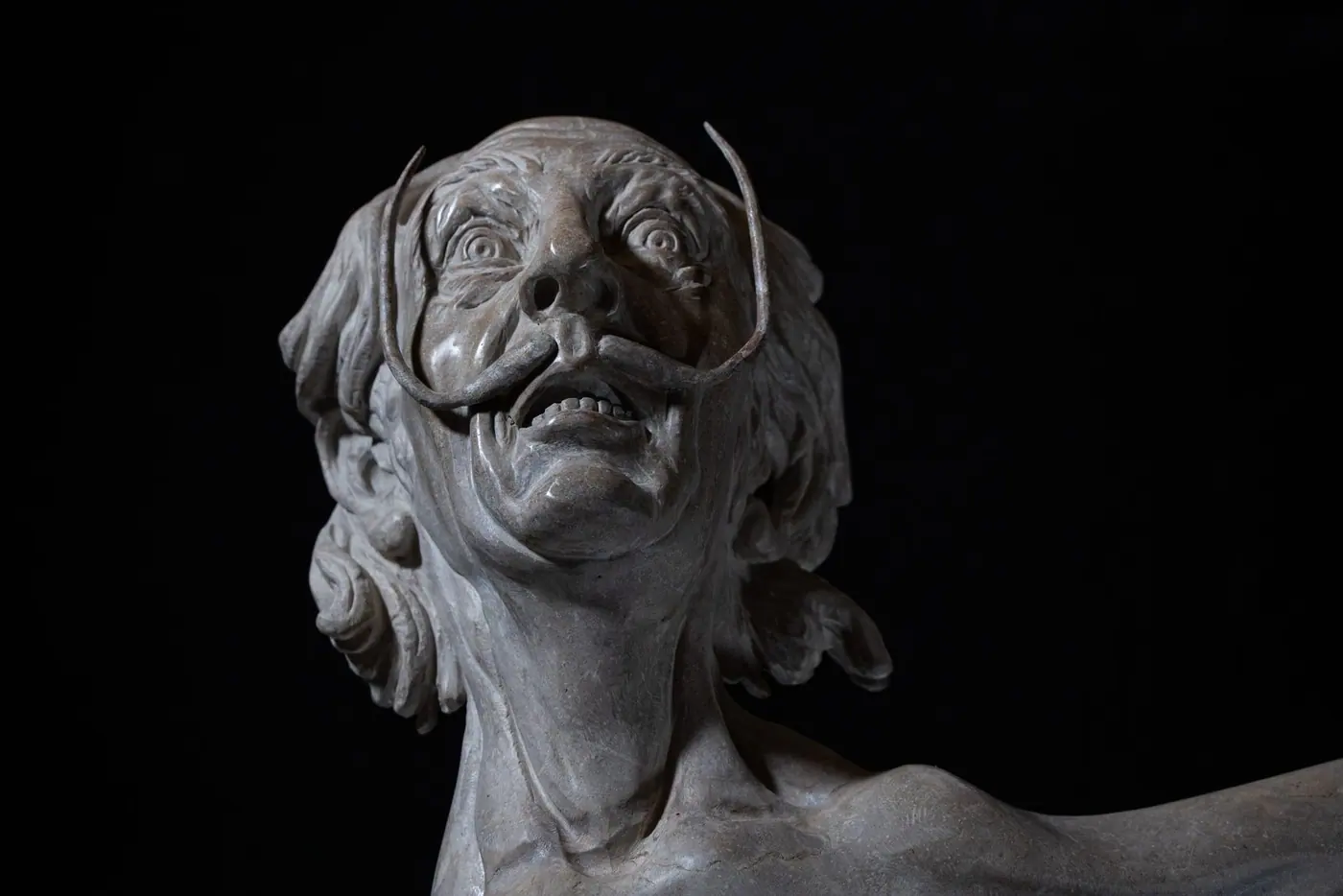 Detalles: Dalí y la guerra