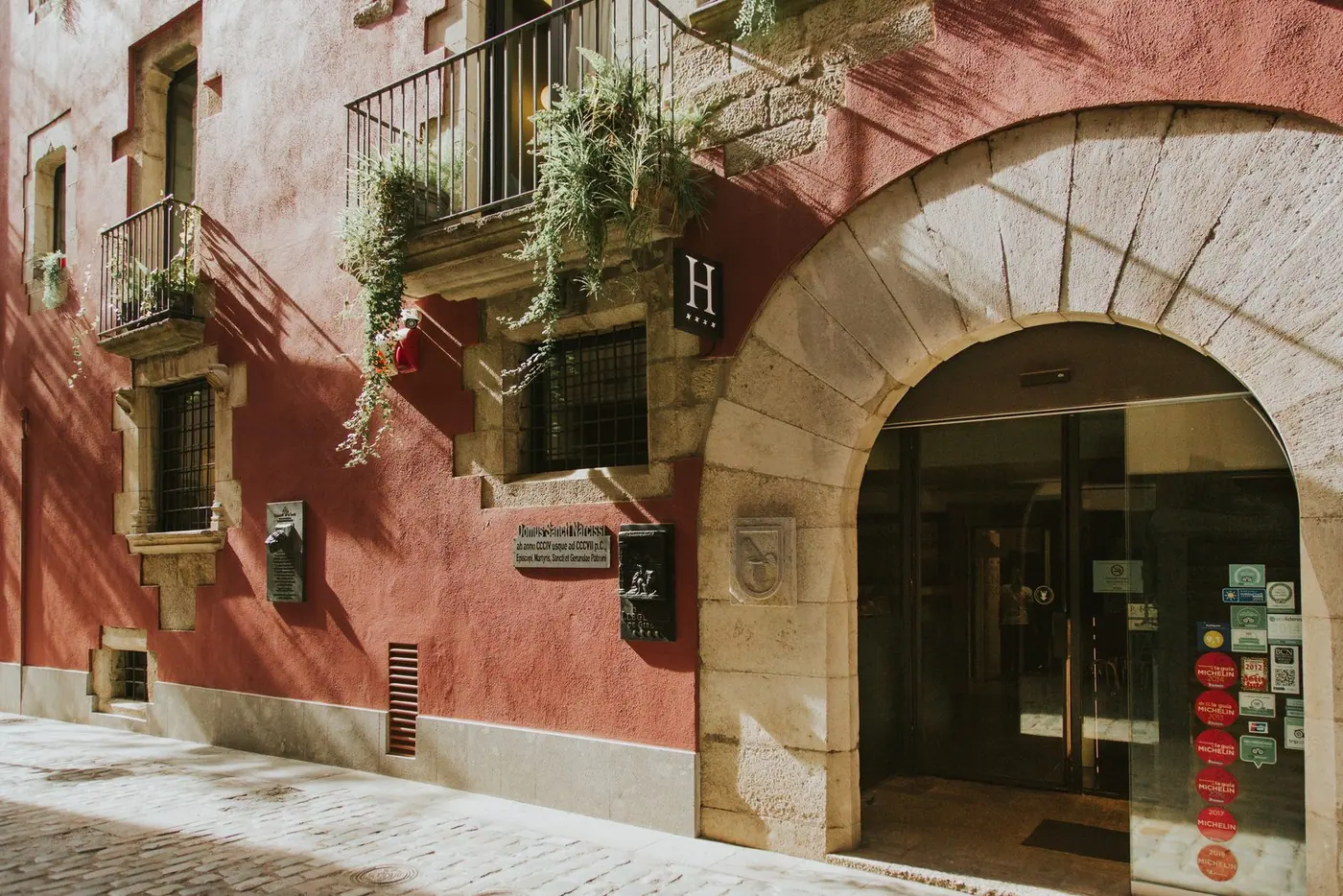 Fachada del Hotel-Museu Llegendes, en Girona