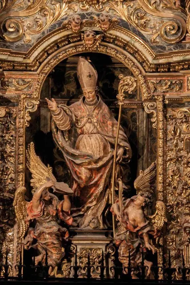 San Narciso en el retablo de su capilla en la catedral de Girona